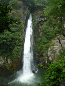 西椎谷の滝　2